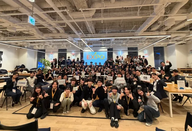 イベント会場全体の写真（座談会の様子）